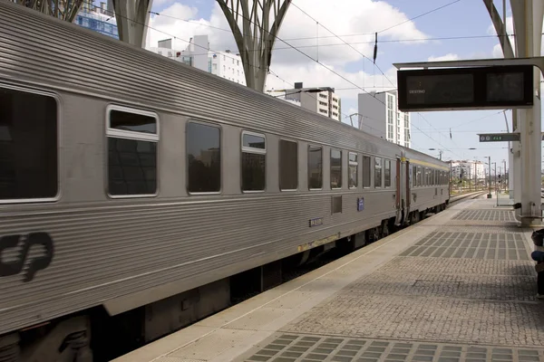 Lissbon Stasiun Kereta Api Dengan Kereta Bergerak — Stok Foto