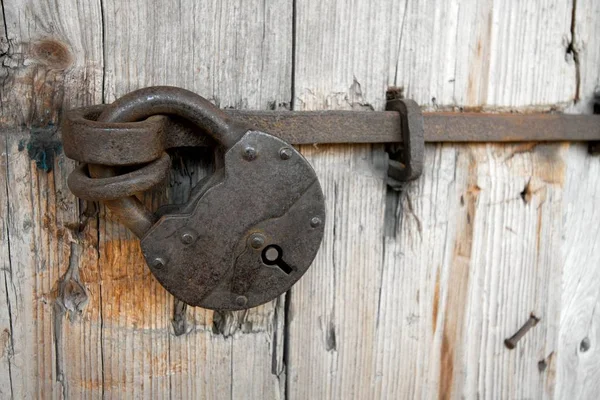 Vieux Cadenas Sur Une Porte Bois — Photo