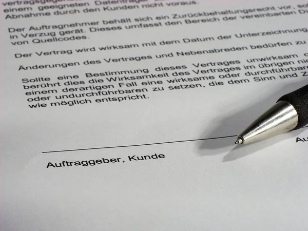 Caneta Deitado Perto Linha Assinatura Contrato Alemão — Fotografia de Stock