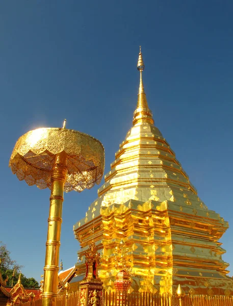 Pagoda Dorata Con Cielo Blu Doi Suthep — Foto Stock