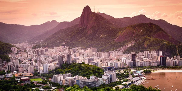 キリスト像背景 コルコバード リオデジャネイロ ブラジルの都市の景観 — ストック写真