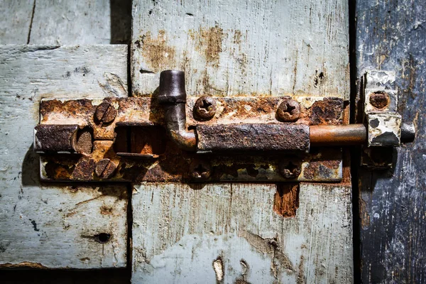 錆とドアの古いボルト — ストック写真