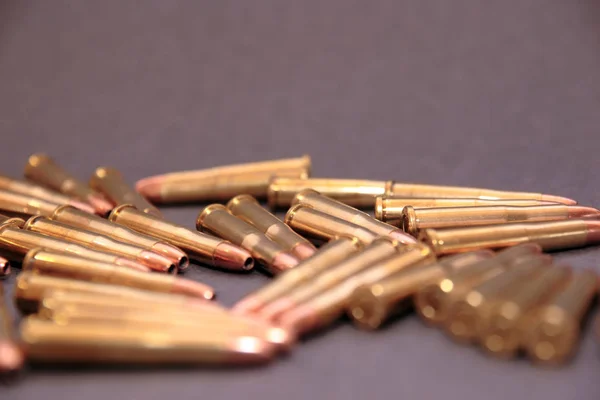 Ammunition Ett Kluster Mörk Bakgrund — Stockfoto