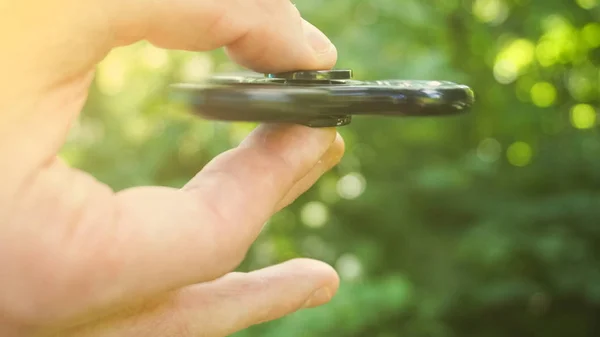 Leker Med Fidget Spinner Leketøyspinner Hånden Soleffekt – stockfoto