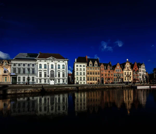 Viajar Bélgica Medieval Ciudad Europea Fondo Con Canal Calle Koperlei —  Fotos de Stock