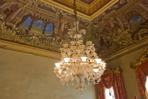 Lustre Com Decorações Seeling Palácio Dolmabahche — Fotografia de Stock
