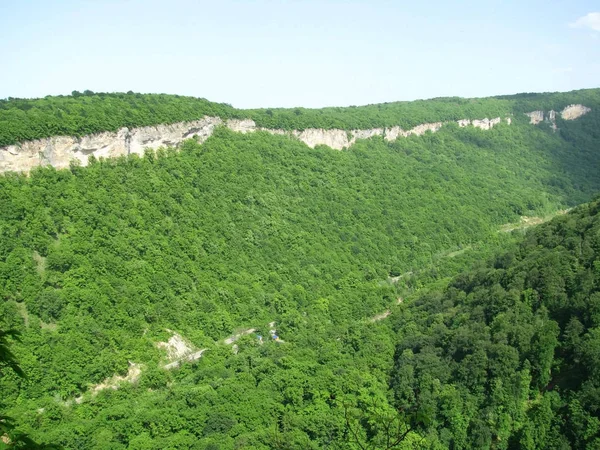 Zelení Kavkazském Hřebeni Jsou Vrcholu Kopce Kopci Panoramatický Horský Vrch — Stock fotografie