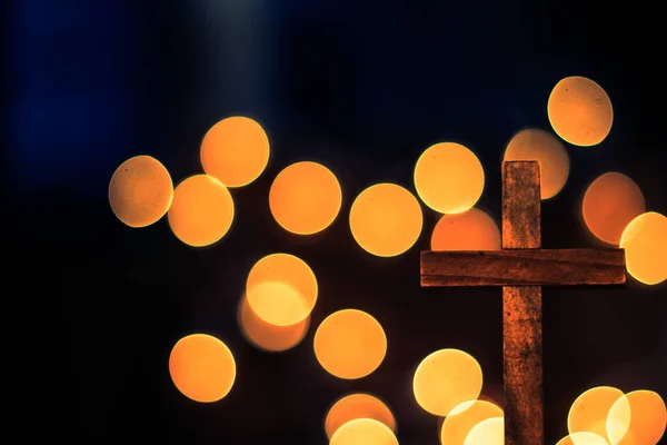 Wooden Cross Defocused Warm Lights Background — Stock Photo, Image