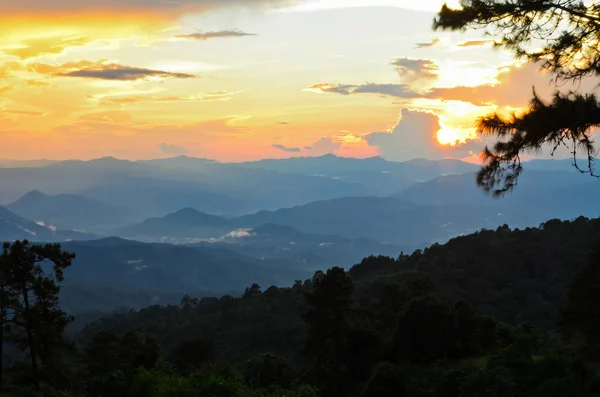 Solnedgång Över Höga Bergskedjan Viewpoint Huai Nam Dang National Park — Stockfoto