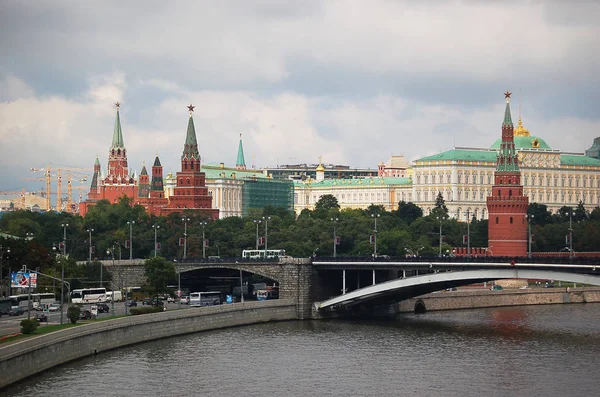Uma Vista Kremlin Moscovo Ponte Rio Moscou Rússia — Fotografia de Stock