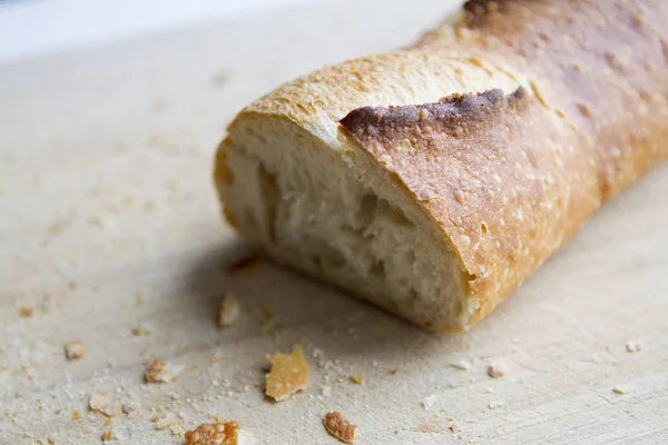 Наполовину Итальянский Хлеб Глубина Резки Доске — стоковое фото