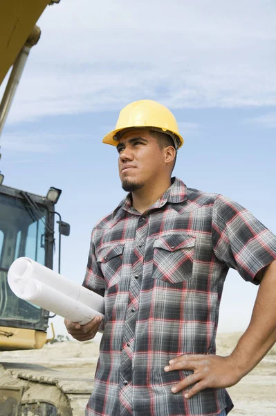 Förman Med Blueprint Plats — Stockfoto