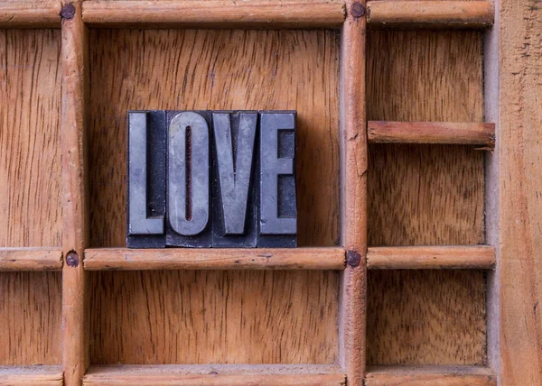 Kovový Dopisový Tisk Zásuvce Starého Stroje Zobrazující Slovo Láska — Stock fotografie