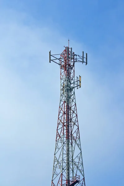 Torre Comunicación Sobre Cielo Azul — Foto de Stock