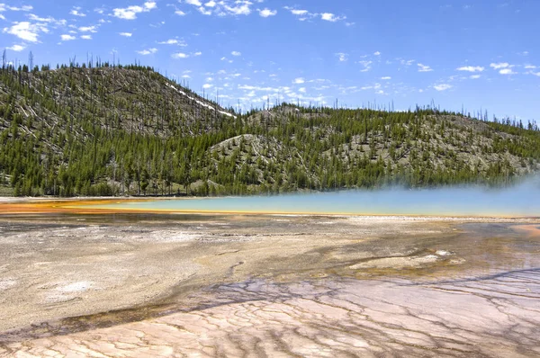 Grand Prismatic Spring Alors Ils Marchent Long Sentier Dans Bassin — Photo