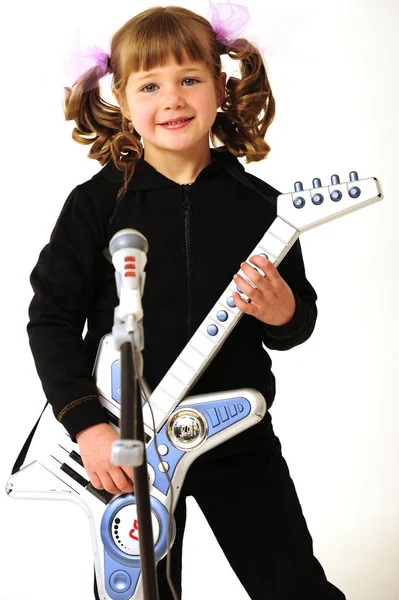 Young Girl Play Guitar Singing — Stock Photo, Image