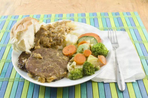 Schweizer Steak Mit Kartoffelpüree Und Soße Gedünstetem Gemüse Und Weicher — Stockfoto