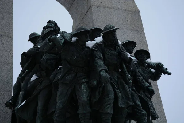 Canadian War Memorial Sylwetce — Zdjęcie stockowe