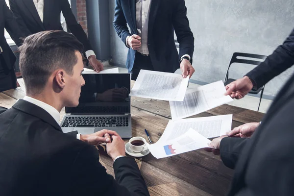 Hombre Negocios Recibiendo Concepto Plazo Trabajo Extra — Foto de Stock