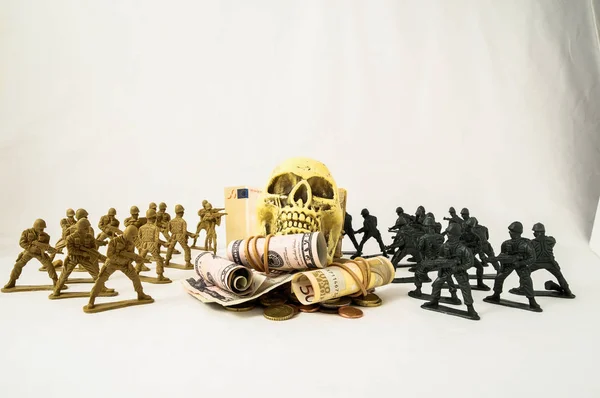 在白色背景下代表战争的塑料铅士兵 — 图库照片