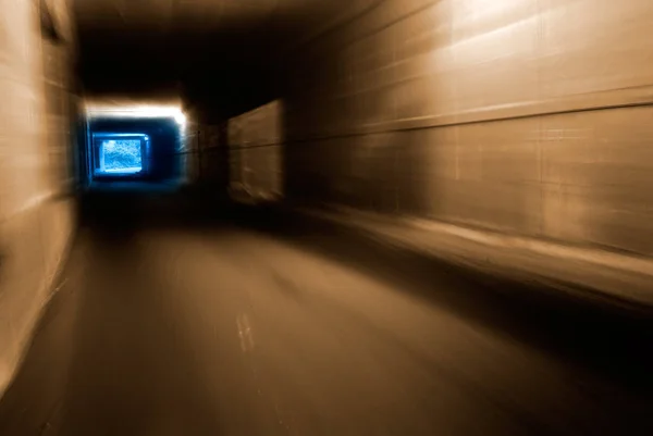 Zayıf Işıklı Bir Tünel — Stok fotoğraf