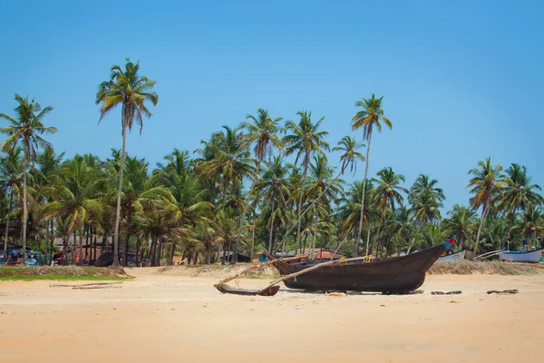 Kolva Indie Dubna 2016 Goan Beach Panorama Pískem Rybovými Čluny — Stock fotografie