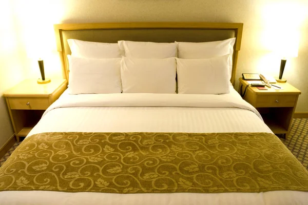 Bild Eines Bequem Aussehenden Bettes — Stockfoto