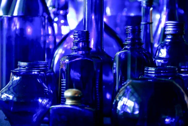 Botellas Iluminadas Azules Primer Plano — Foto de Stock