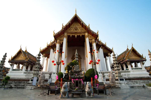 Wat Sutat Kilisesinin Cephesi — Stok fotoğraf
