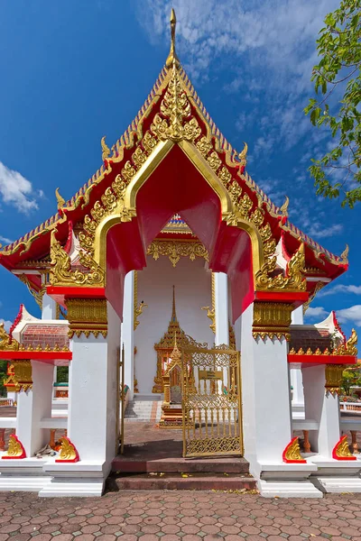 Hermoso Templo Budista Fondo Del Cielo Azul Tailandia — Foto de Stock