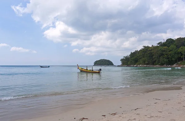 Βάρκες Στην Ακτή Περιμένοντας Για Τους Τουρίστες Ταϊλάνδη — Φωτογραφία Αρχείου