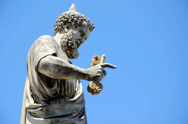 Szent Péter Szobor Fehér Galamb Fejét Vatikán Róma — Stock Fotó