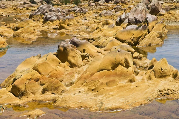 Río Contaminado Por Agua Contaminada Una Escorrentía Minera — Foto de Stock