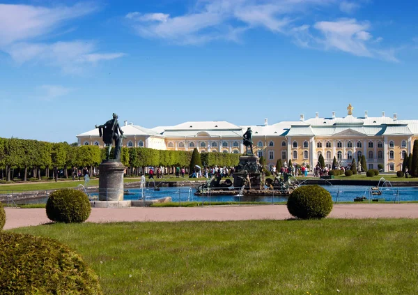 상트페테르부르크 러시아에서 Peterhof 그랜드 팰리스의 — 스톡 사진