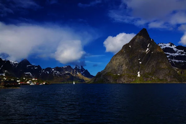 Malownicze Norweskich Fiordów Lofotach Słoneczny Letni Dzień — Zdjęcie stockowe