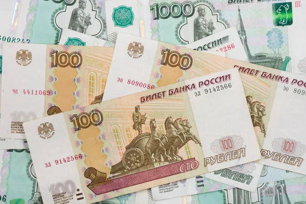 Hintergrund Der Verstreuten Banknoten Russischer Rubel Verschiedene Stückelungen — Stockfoto