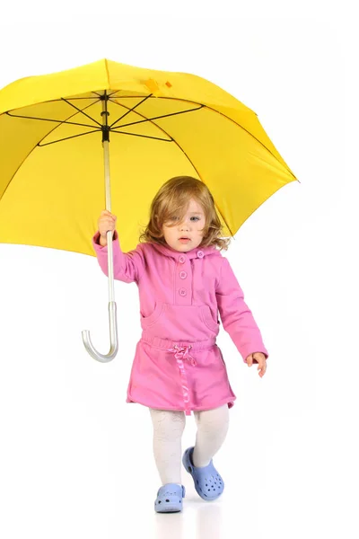 Piękna Dziewczynka Żółty Parasol — Zdjęcie stockowe