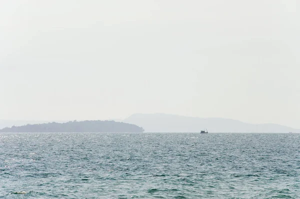 从卡普里岛欣赏蒂勒赫尼亚海和索伦丁半岛的轮廓 — 图库照片