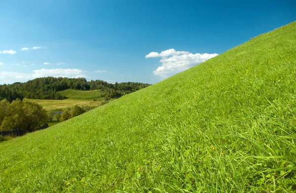 Smaragdhügel Vor Blauem Himmel Traum Vom Sommer — Stockfoto