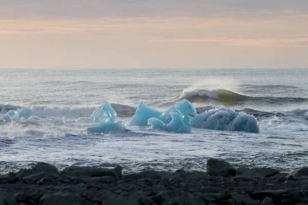Pirus Dalam Air Pantai Hitam Jokulsarlonm Islandia — Stok Foto