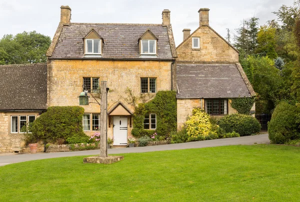 Village Green Stanton Cotswold Cotswolds District Southern England Autumn — Stock Photo, Image