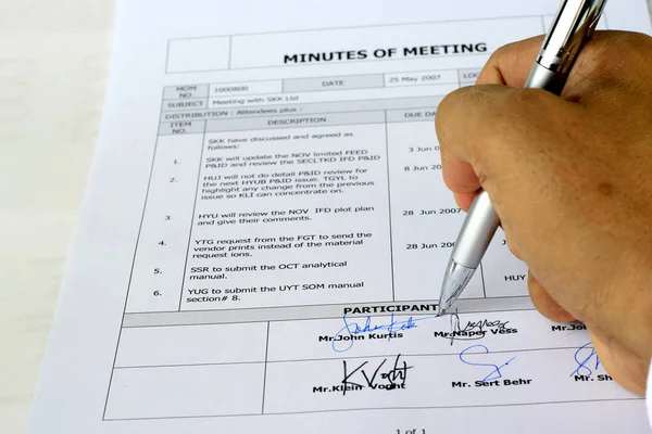 Sitzungsprotokoll Mit Stift Und Protokolldetails Unterzeichnet — Stockfoto