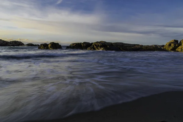 Vista Panorámica Del Océano Ondulado Durante Día — Foto de Stock