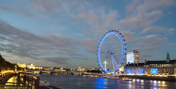 Panoramę Londynu Zmierzchu Mostu Westminsterskiego Oświetlony Londyńskiego Oka Wielka Brytania — Zdjęcie stockowe