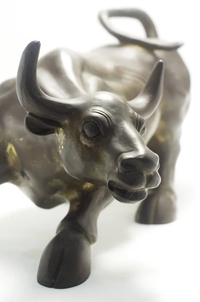 Scultura Toro Vicino Metafora Del Mercato Della Finanza Toro Profondità — Foto Stock