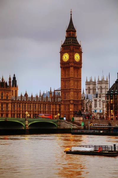 London Med Clock Tower Och Houses Parliament Morgonen — Stockfoto