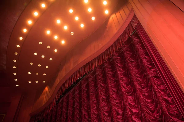 Tende Teatrali Con Molti Aspetti Colore Rosso — Foto Stock