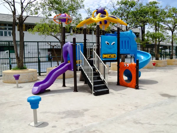 Equipo Colorido Del Patio Los Niños Parque — Foto de Stock