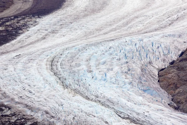 Θέα Στον Παγετώνα Και Εκτεθειμένο Βραχώδες Έδαφος Του Σολομού — Φωτογραφία Αρχείου