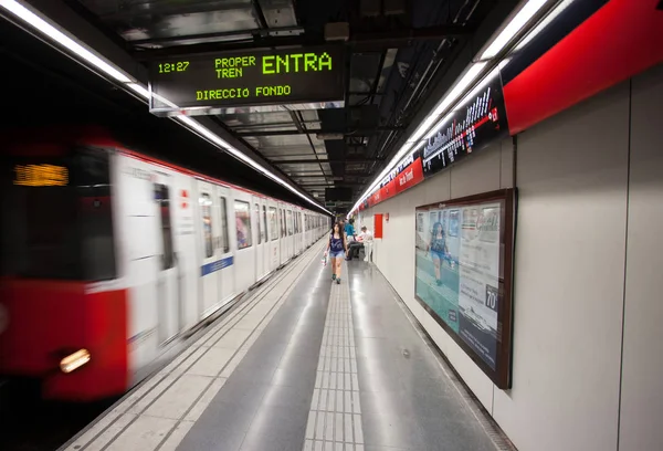 西班牙 巴塞罗那 2013 地铁站凯旋 编辑只使用 — 图库照片